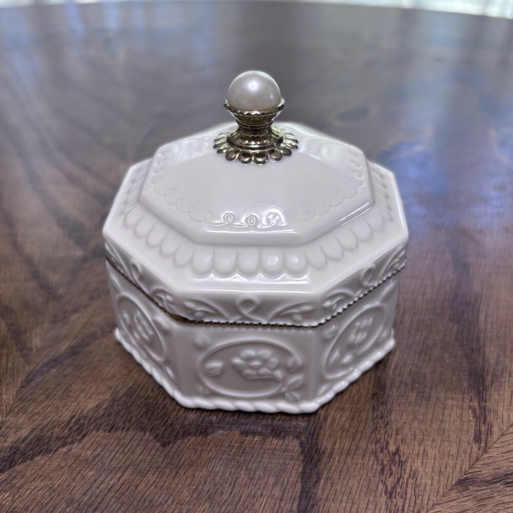 Lenox Porcelain Jewelry Box w/ 24K Gold Trim & Pearl Top Lid – No Box